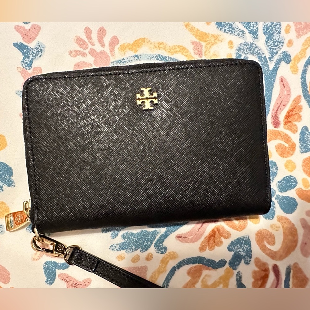 AUTHENTIC Tory Burch wristlet wallet